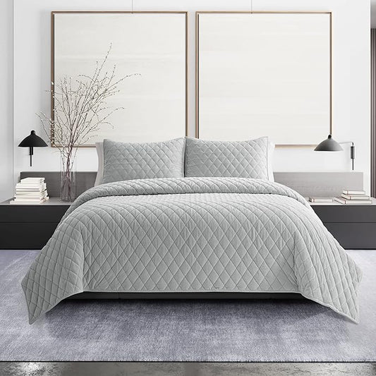 Queen Vera Wang Diamond Velvet Grey Quilt Set